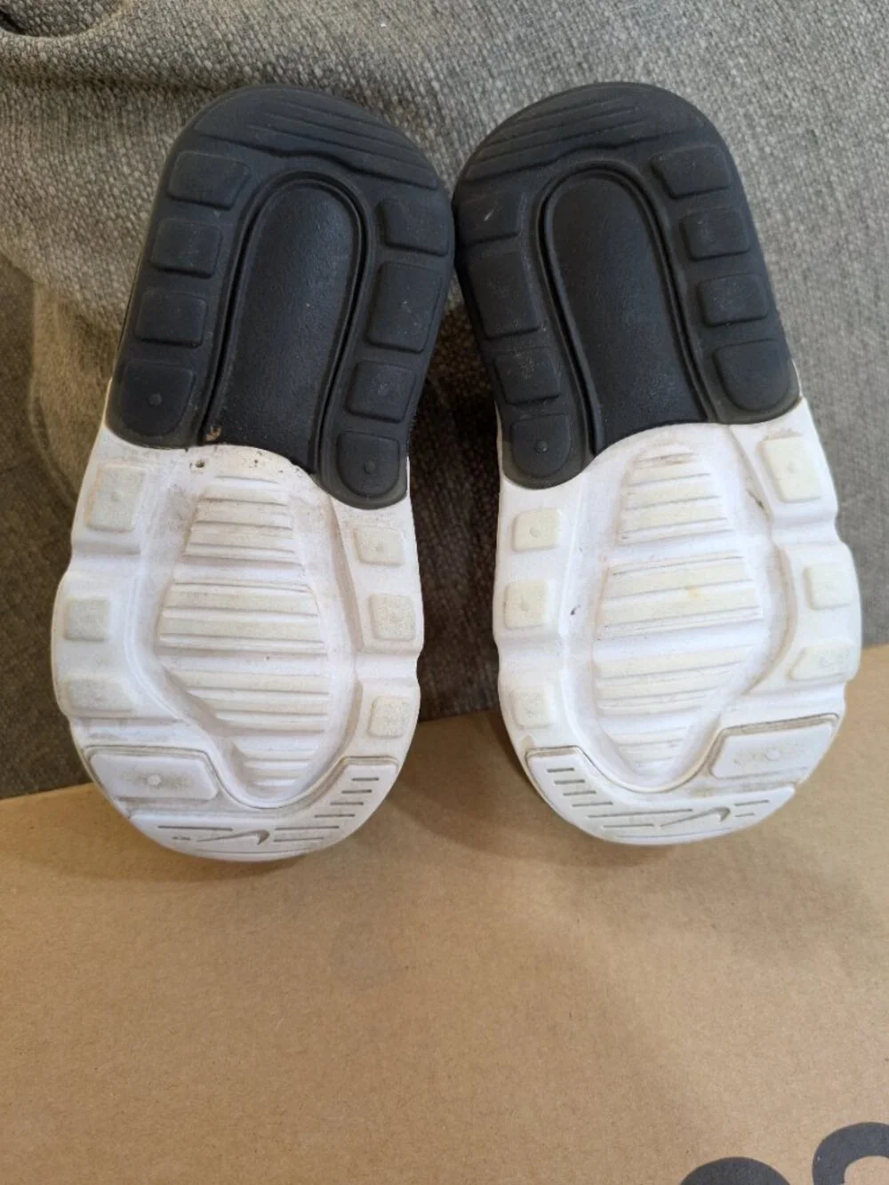 Size 6c-Nike Air Max 270 Black & White Mesh Slip on Sneakers Great Condition